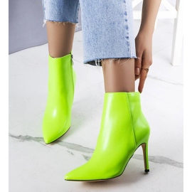 Botas tacón verde arena 1