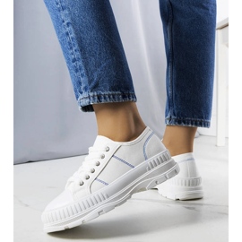 Zapatillas blancas con plataforma de Nichole. blanco 2