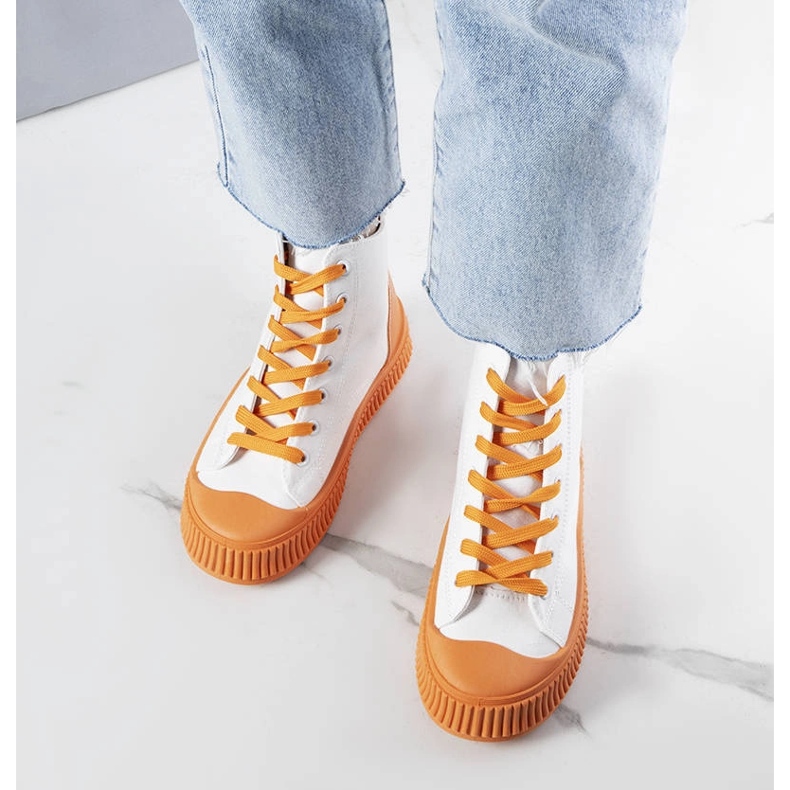 Zapatillas naranjas con plataforma de Terri blanco 1 Zapatillas naranjas con plataforma de Terri blanco 1