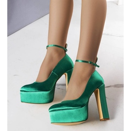 Zapatos de tacón verdes de Lila 1