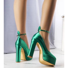 Zapatos de tacón verdes de Lila 2