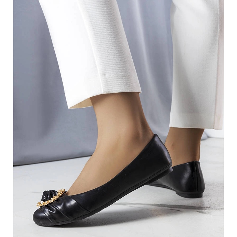 Bailarinas negras con adornos dorados de Antoinette negro 1