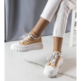Zapatillas beige con plataforma de Toni 1
