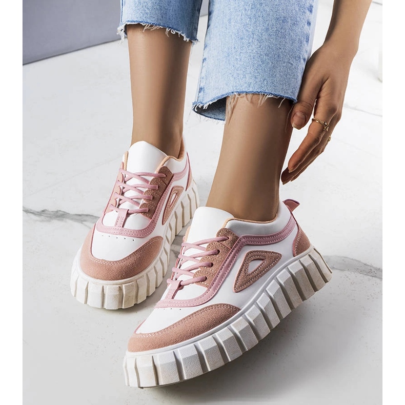 Zapatillas rosas con plataforma de Robyn. 1