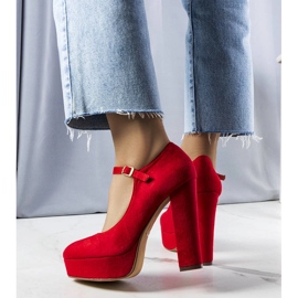 Zapatos de tacón rojos de Johnnie 2