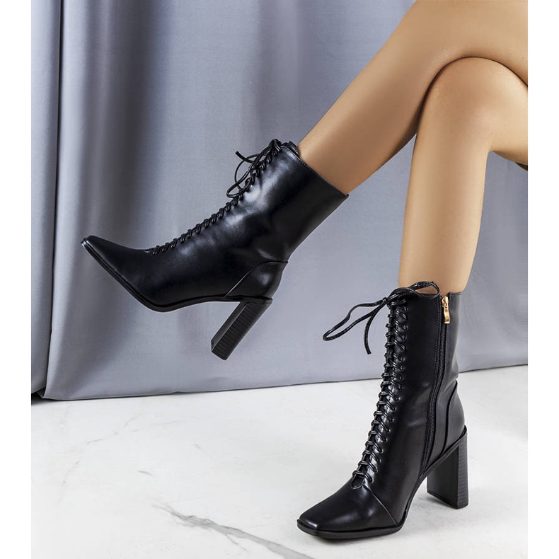 Botines negros con corbata Jenny 1 Botines negros con corbata Jenny 1
