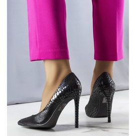 Zapatos de tacón Estelle lacados en negro 2