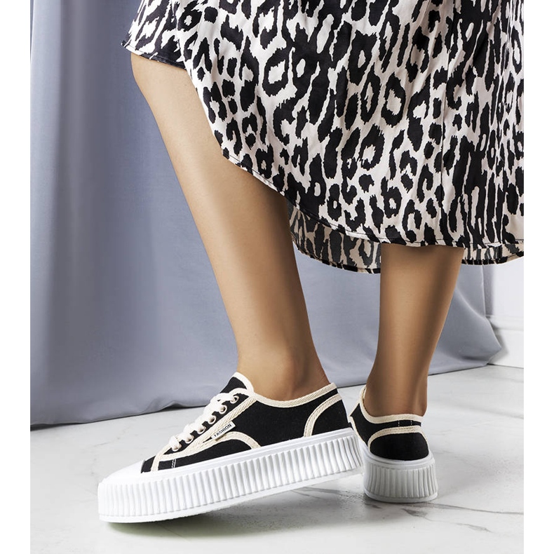 PA1 Zapatillas negras con plataforma de Connie. negro 1