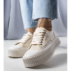 PA1 Zapatillas beige con plataforma de Connie. 1