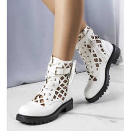 Botines blancos calados Cecelia 1 Botines blancos calados Cecelia 1