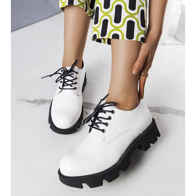 Josephine zapatos blancos con suela maciza 1 Josephine zapatos blancos con suela maciza 1