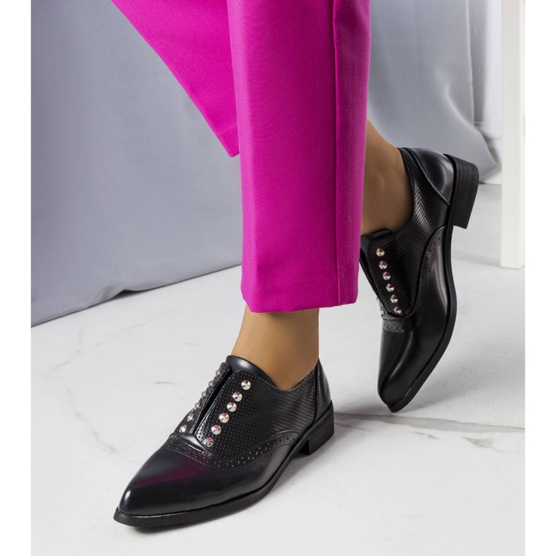 BM Zapatos brogue calados negros con tachuelas de Erin 1