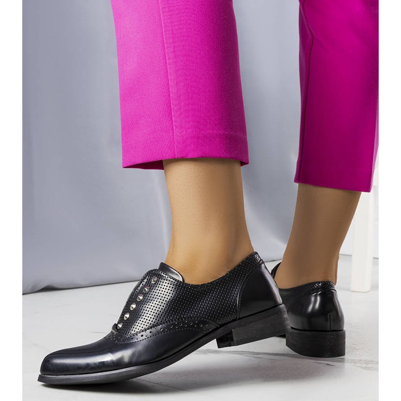 BM Zapatos brogue calados negros con tachuelas de Erin 2
