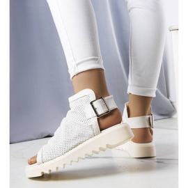 PA1 Sandalias caladas blancas de Beulah blanco 1