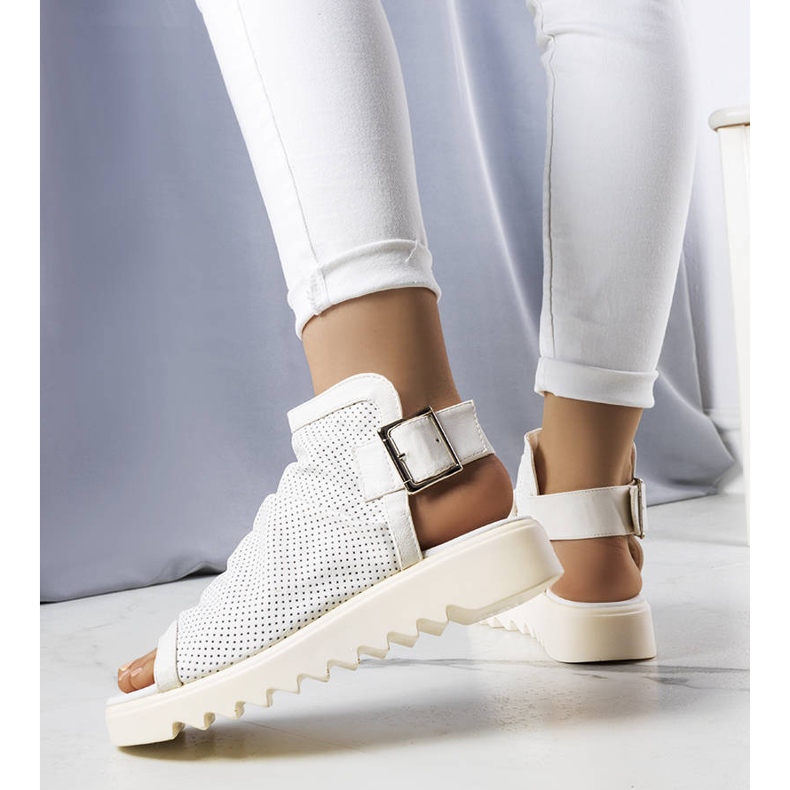 PA1 Sandalias caladas blancas de Beulah blanco 1