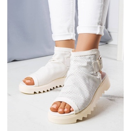 PA1 Sandalias caladas blancas de Beulah blanco 2