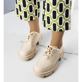 Zapatos beige con suela maciza de Kay 1 Zapatos beige con suela maciza de Kay 1