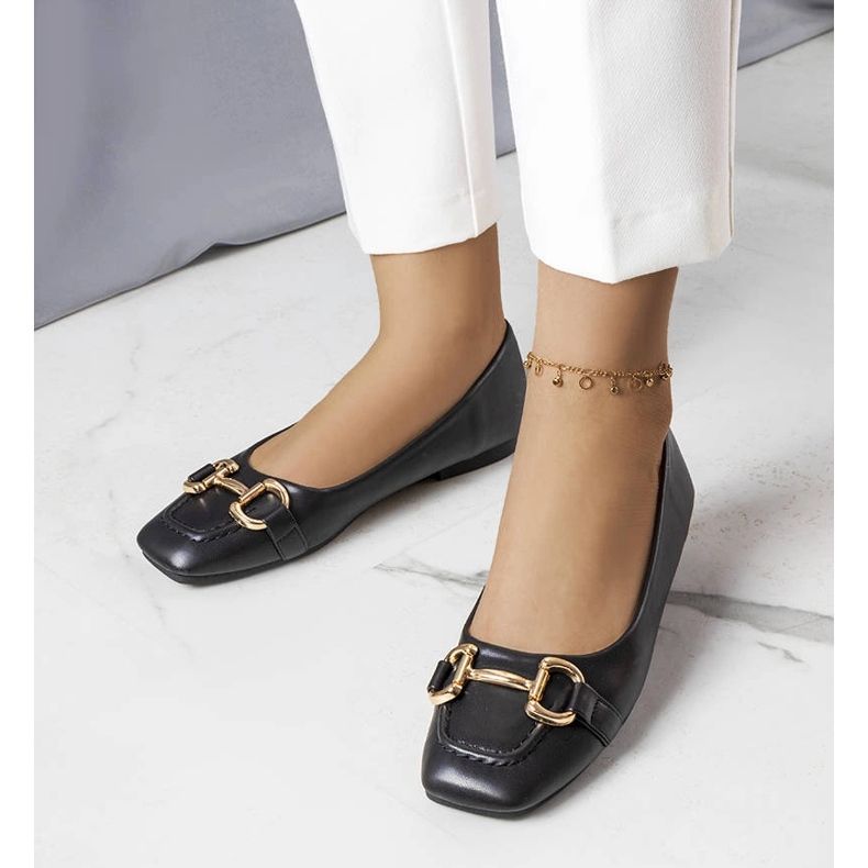 Bailarinas negras con adornos dorados de Iris negro 1