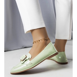Mocasines de charol verde de Erica 1