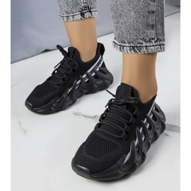 Zapatillas negras en una suela Beth de moda negro 1
