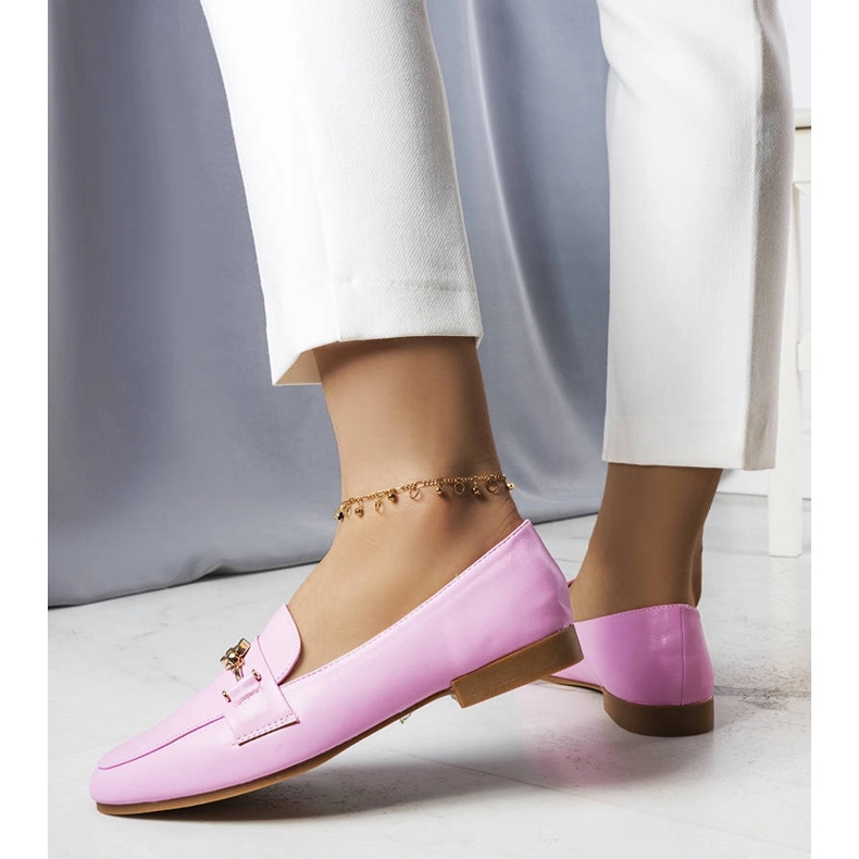 Mocasines rosas con detalles dorados de Mercier rosado 1