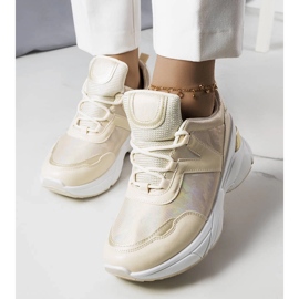 Zapatillas beige con inserciones metálicas de Ruais 1
