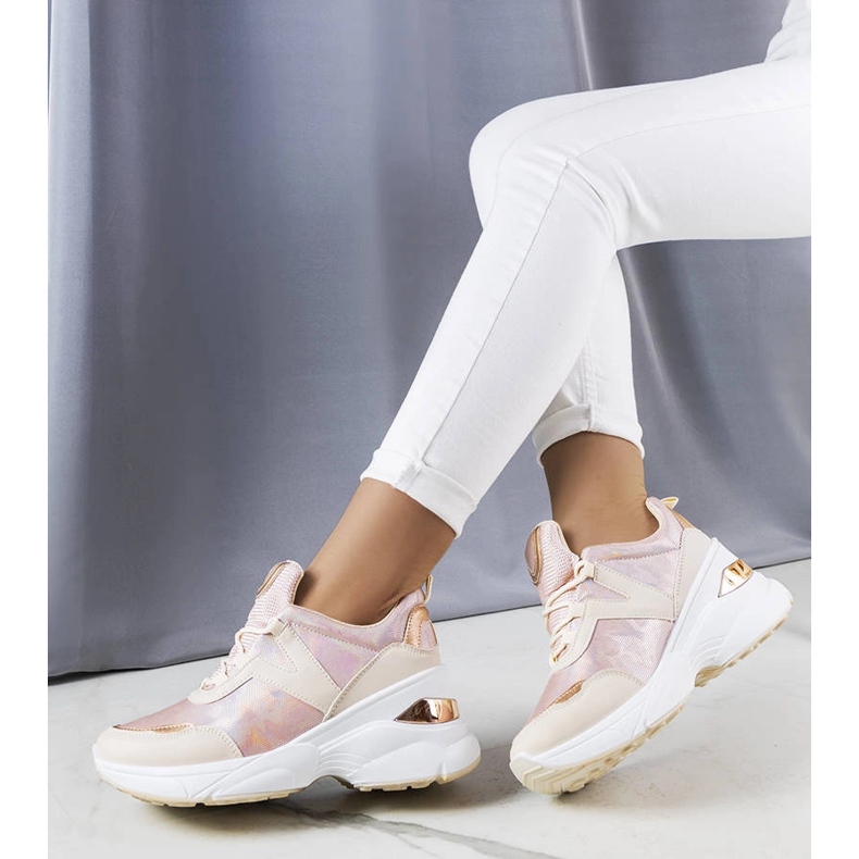 Zapatillas rosas con inserciones metálicas de Ruais 1
