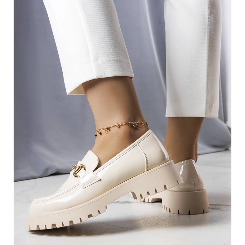 Zapatos lacados beige de Simard 1