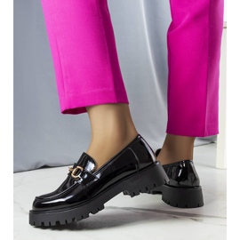 Zapatos lacados en negro de Simard 2