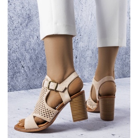 Sandalias caladas beige de Courtois 1