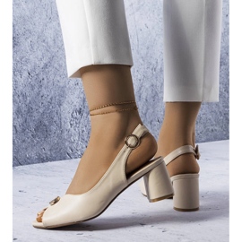 Elegantes sandalias beige de Grimard 1