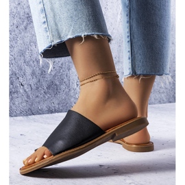 Pantuflas negras con pala irregular de Latourelle negro 1