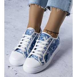 Deportivas de tejido blanco y azul de Aucoin 1 Deportivas de tejido blanco y azul de Aucoin 1