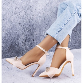 Alfileres beige con lazo y circonitas de Bussi 1