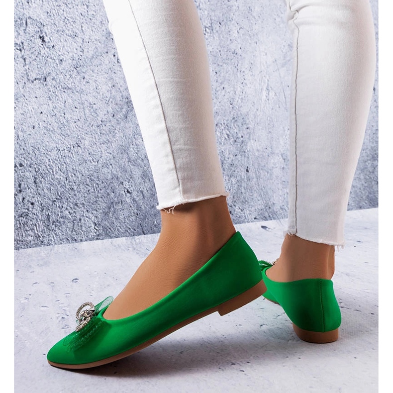 Bailarinas verdes con lazo y pedrería de LaGarde 1