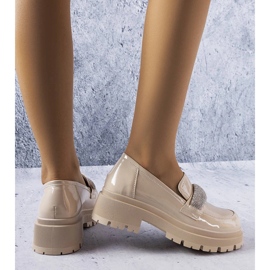Zapatos brogue lacados en beige con circonitas cúbicas de Mouss 1