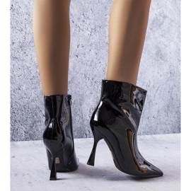 Botas tacón charol negro Mariette 2