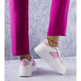 Zapatos de plataforma blancos y rosas de Heloise. 1