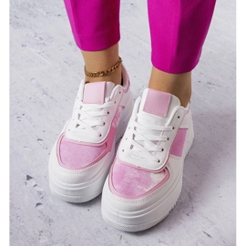 Zapatos de plataforma blancos y rosas de Heloise. 2