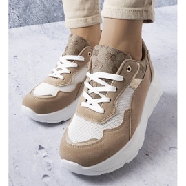 Zapatillas beige con inserciones doradas de Lebrun 2