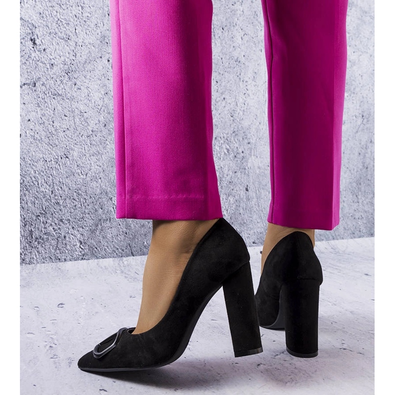 Elegantes zapatos negros de Vinceza 1