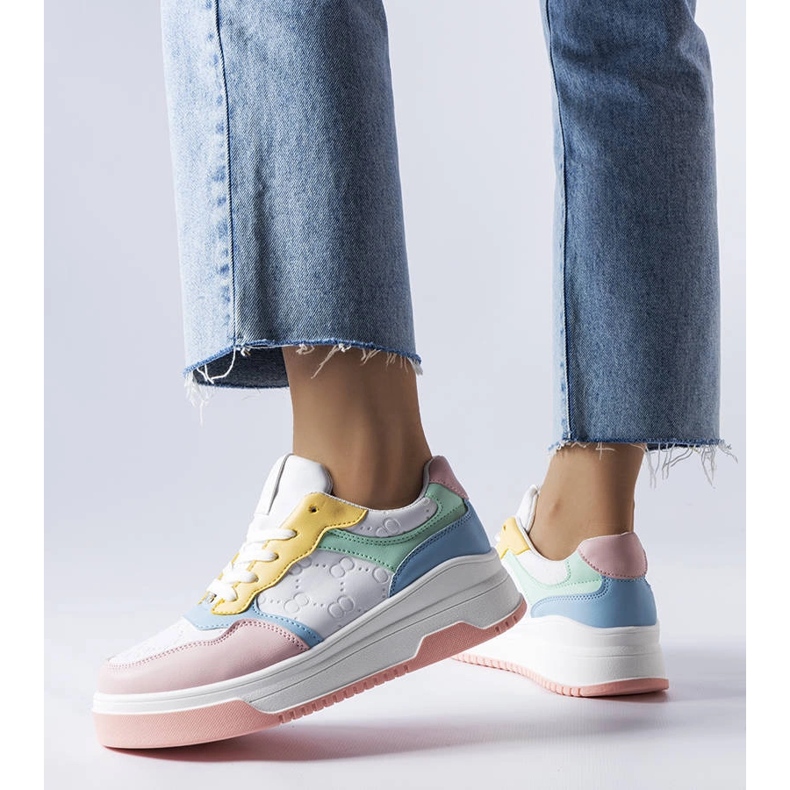 Deportivas rosas decoradas con relieve Paré 1