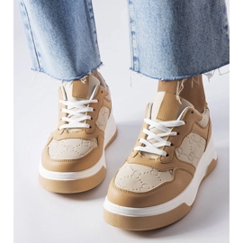Deportivas beige decoradas con grabado Paré 2