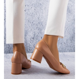 BM Zapatos de tacón beige con punta cuadrada de Neufville. 1
