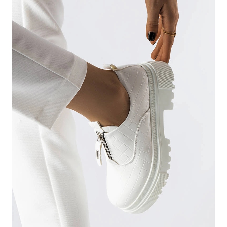 Zapatos brogue blancos decorados con relieve Travers 1 Zapatos brogue blancos decorados con relieve Travers 1