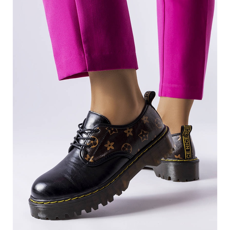 Botas Eugenia negras con inserciones marrones negro 1