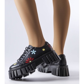 Zapatos brogue negros decorados con flores Géminis 2