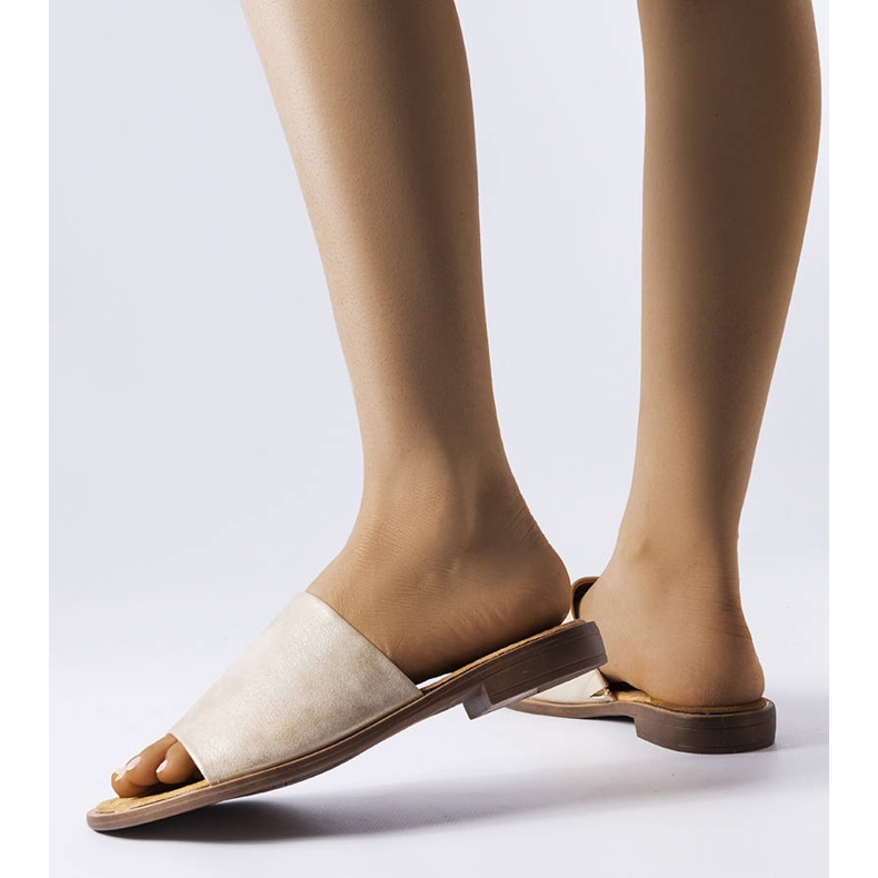 Chanclas Mainville metalizadas doradas beige 1