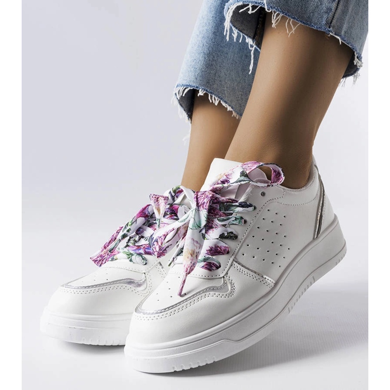 Deportivas blancas atadas con cinta Pryor blanco 1