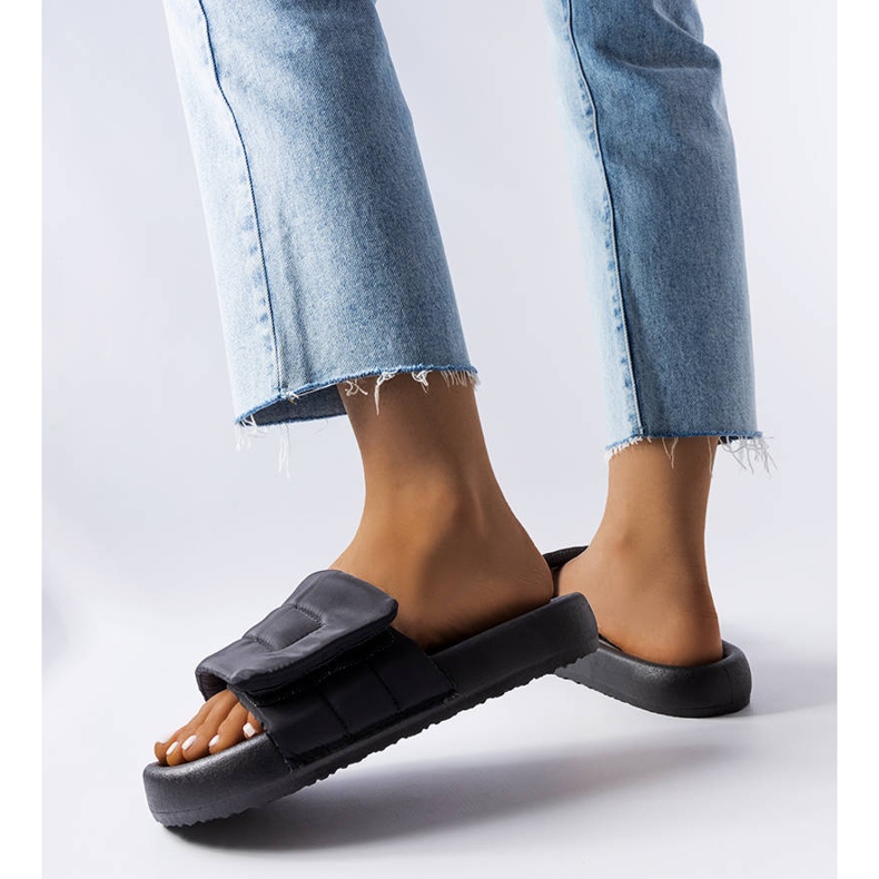 BM Babuchas negras con velcro de Aleron negro 1